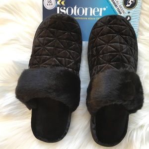 🆕 Isotoner Women’s Crushed Velour Slippers - Black